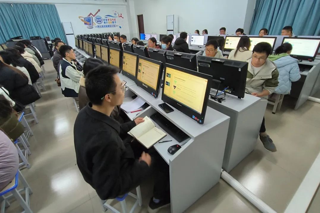 Exploring Generative AI Tools to Empower Teachers in Efficient Courseware Production