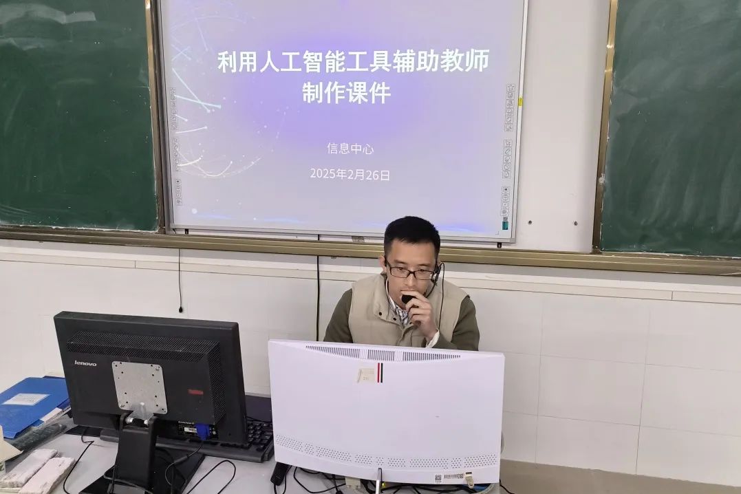 Exploring Generative AI Tools to Empower Teachers in Efficient Courseware Production