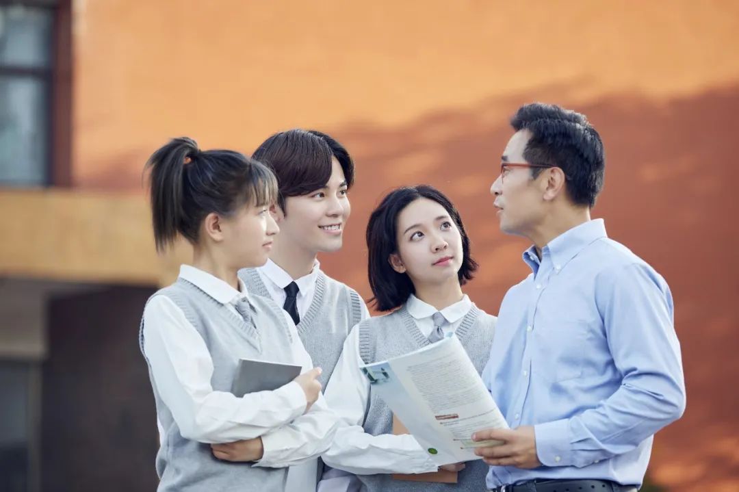 23 Ways for Primary and Secondary School Teachers to Use ChatGPT